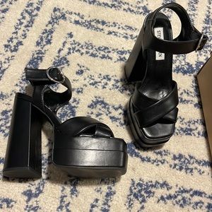 steve Madden charmed black platform heels